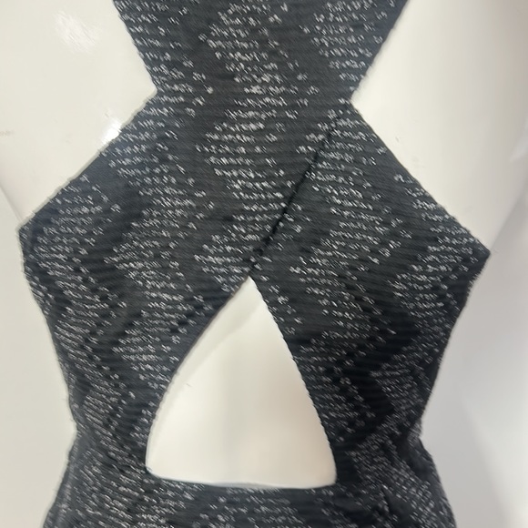 FOREVER 21 BLACK MINI DRESS CRISSCROSS BACK SIDE ZIPPER SILVER SHINY THREADS XS - Picture 4 of 6